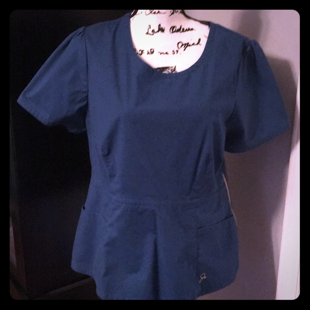 Women’s scrub top